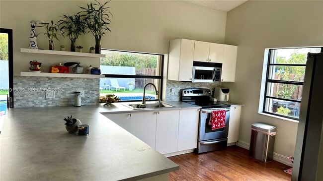 Building Photo - 528 SW 166th Terrace