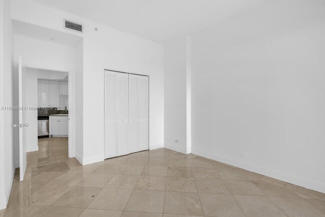 Building Photo - 888 Brickell Key Dr