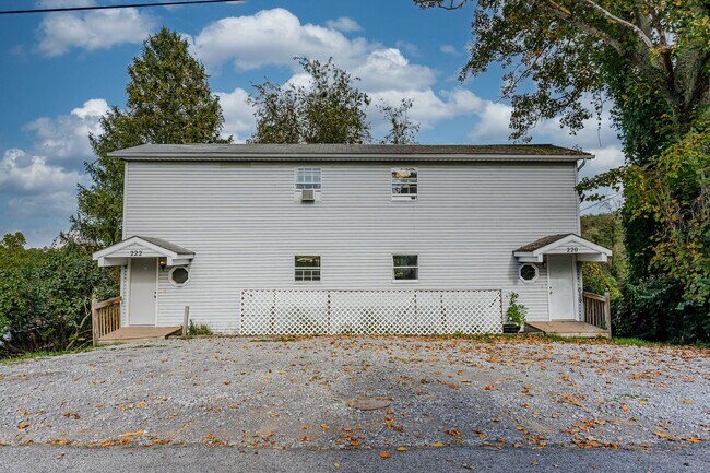 Building Photo - 220-222-222 Eastland Ave