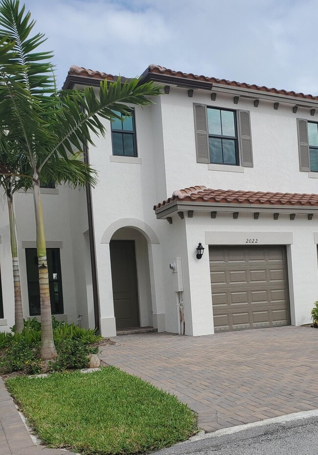 Primary Photo - 2022 Oysterwood Ln