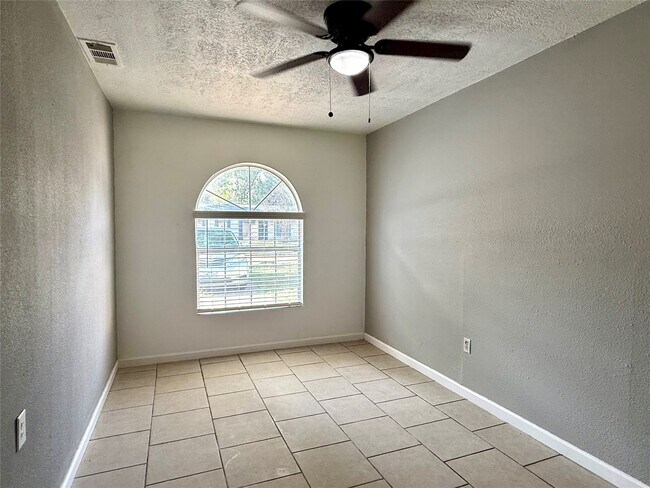 Building Photo - 9350 Guywood St