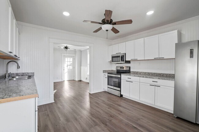 Building Photo - AVAILABLE IN DECEMBER