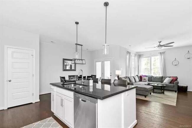 Building Photo - 8088 Bisbrooke Ct