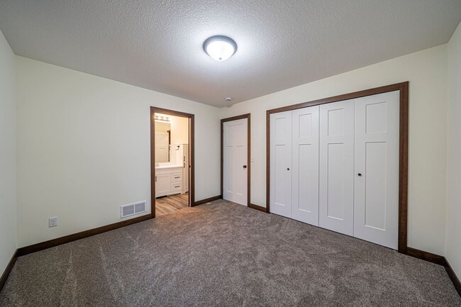 Building Photo - Brand New 5 Bedroom Duplex Unit!