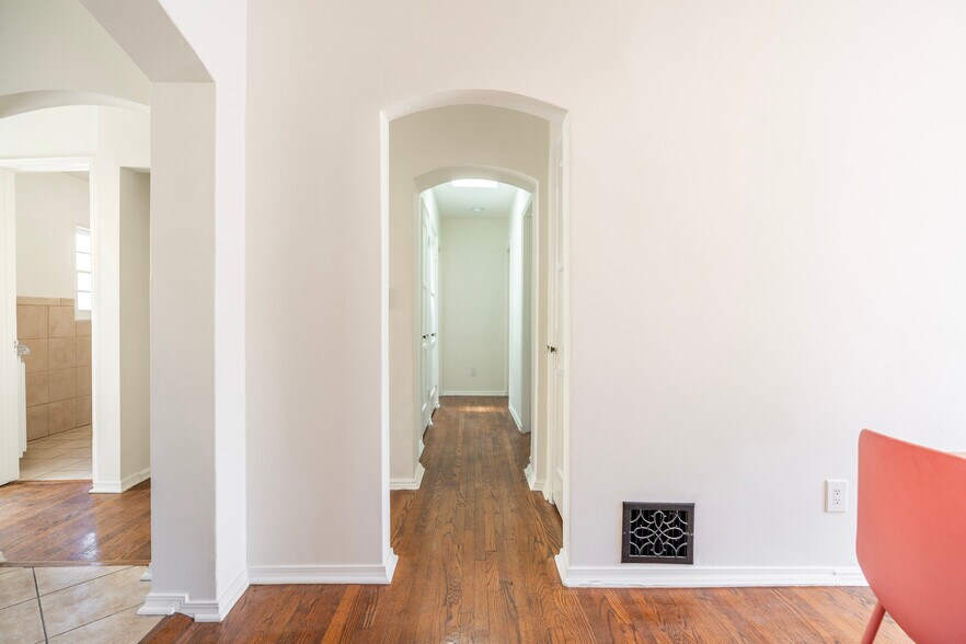 Building Photo - 3501 W 41st St