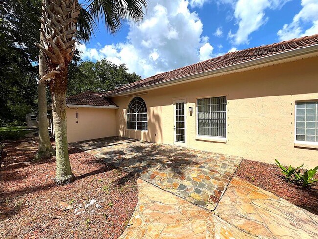 Building Photo - 87 Rose Dr