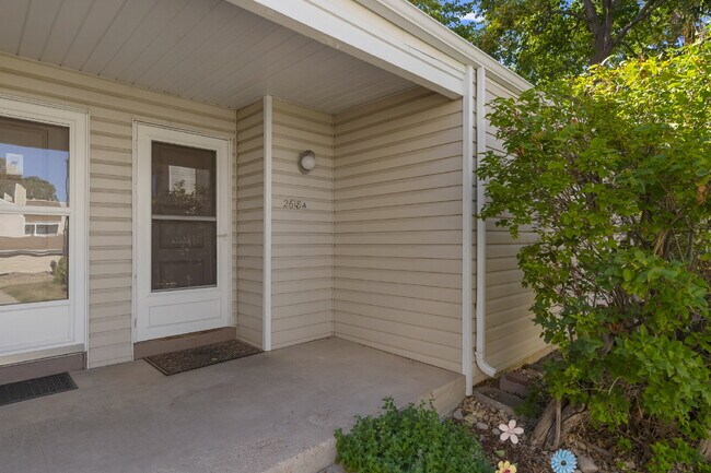Building Photo - 2618 S Xanadu Way
