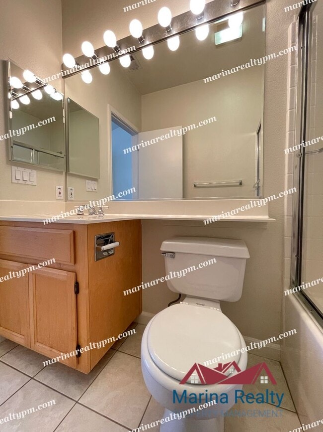 Building Photo - 2611 Bayfront Ct
