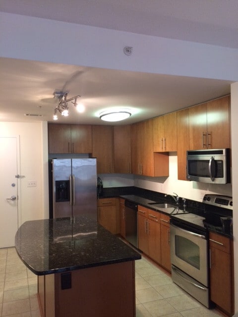 Building Photo - Beautiful 1 bedroom / 1 bath condo with ba...