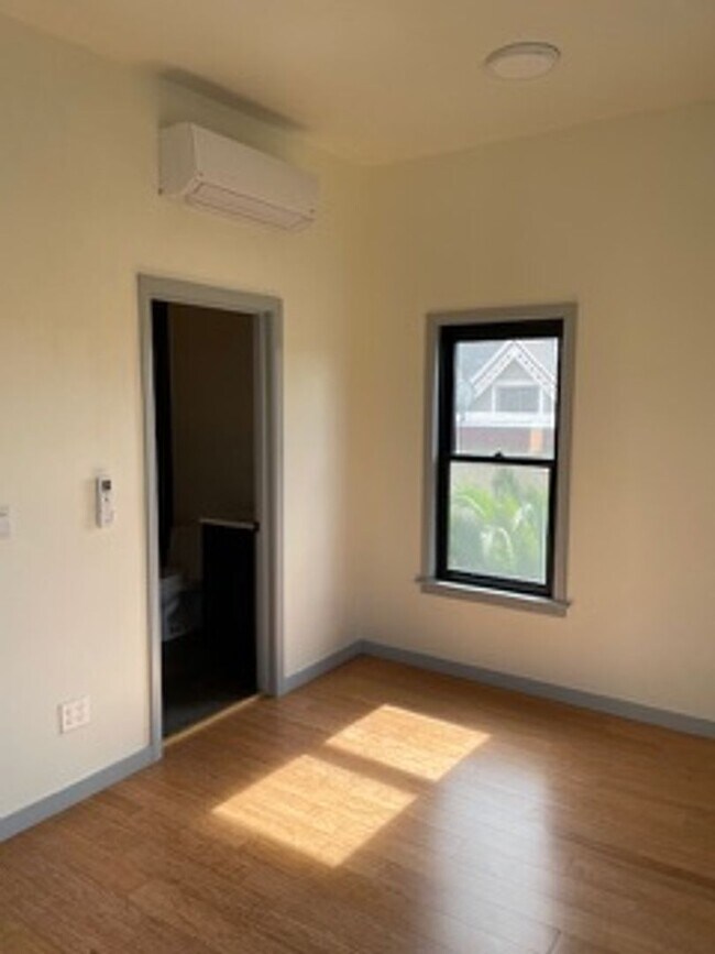 Building Photo - Please call Shami at (415) 225-2543 to sch...