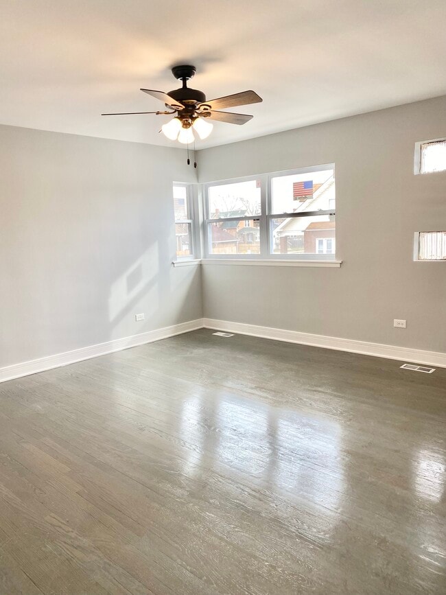 Building Photo - 126 Sibley Blvd