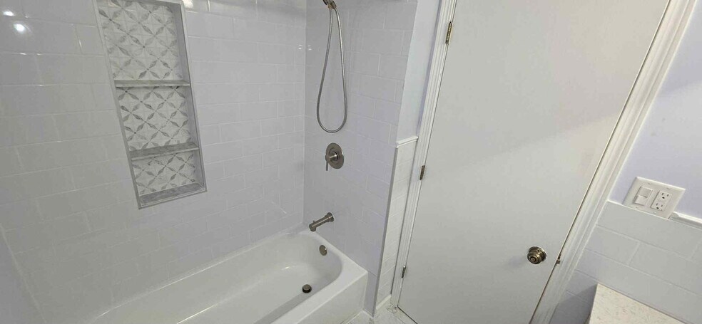 Building Photo - 445 W 37th St