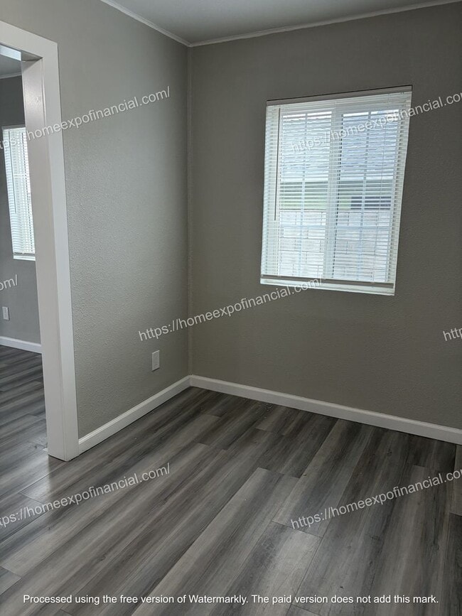 Building Photo - Duplex - Front Nice Home For Rent