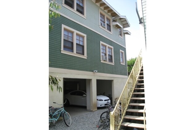 Building Photo - 1116-1118 W 30th St