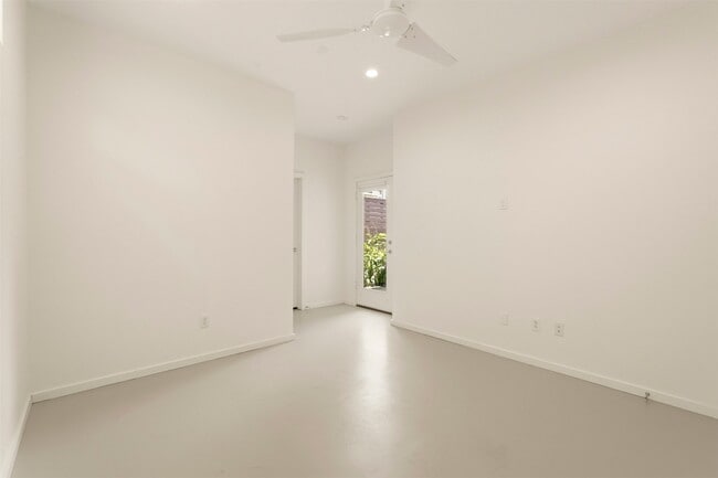 Building Photo - 1823 Southmore Blvd