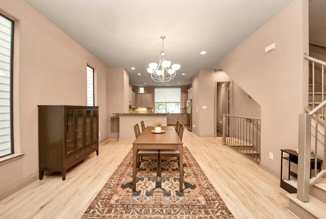 Building Photo - 5217 Lillian St