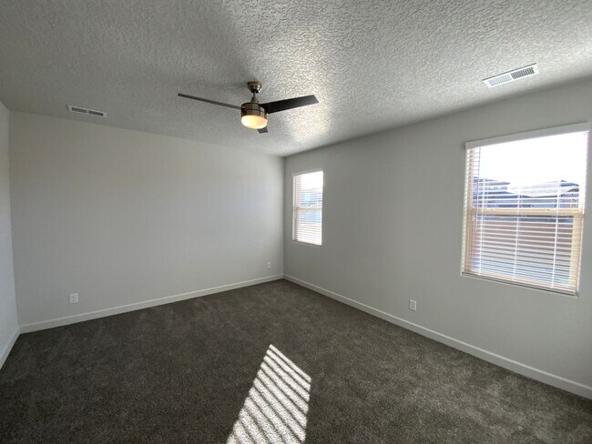 Building Photo - 3 Bedroom Single Story New Build in Lomas Encantadas in Rio Rancho!