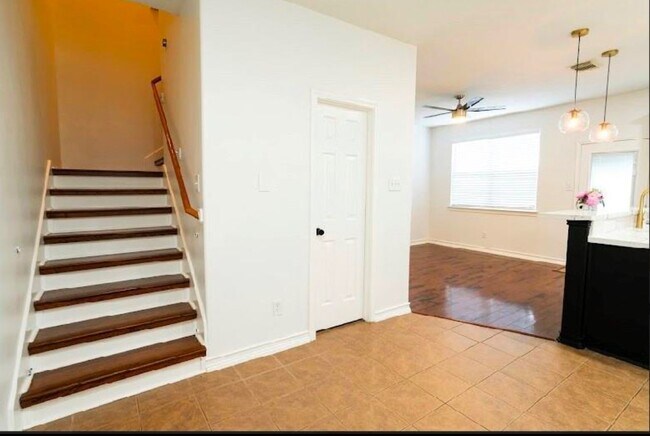 Building Photo - 14413 Rosehedge Ct