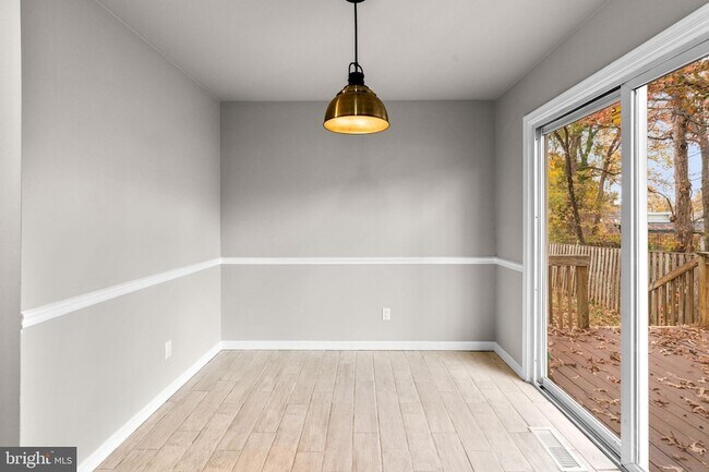 Building Photo - 314 Woodleaf Ct