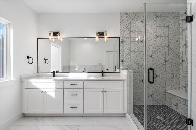 Building Photo - 4039 Buck St