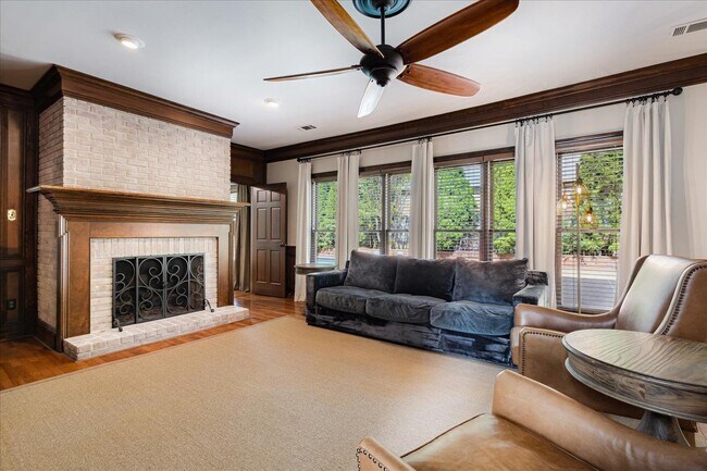 Building Photo - 2585 Brachton Ave