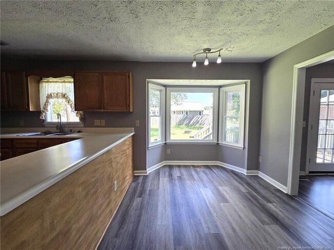 Building Photo - 7132 Dayspring Dr