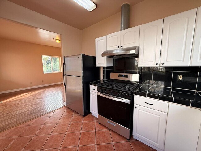 Building Photo - 8027 Ney Ave