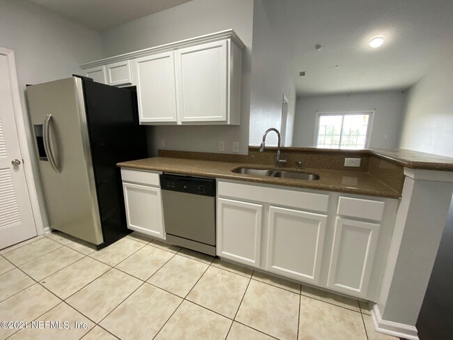 Building Photo - 4908 Key Lime Dr