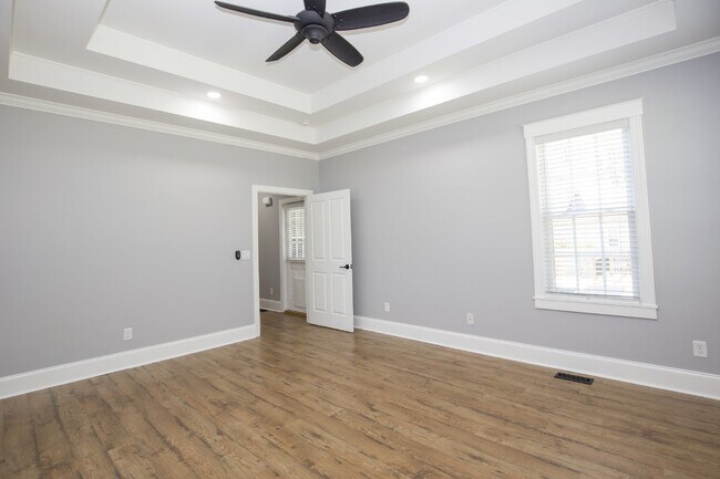 Building Photo - "Spacious and Inviting 2620 sq. ft. Home i...