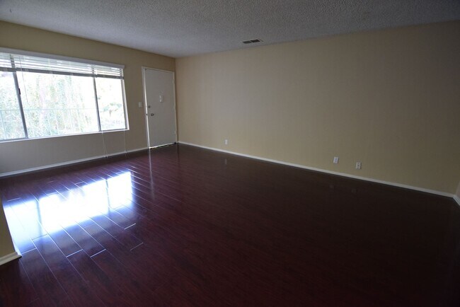 Building Photo - 24347 Newhall Ave