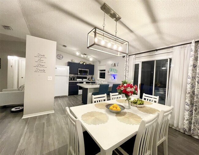 Building Photo - 1150 SW Jumper St