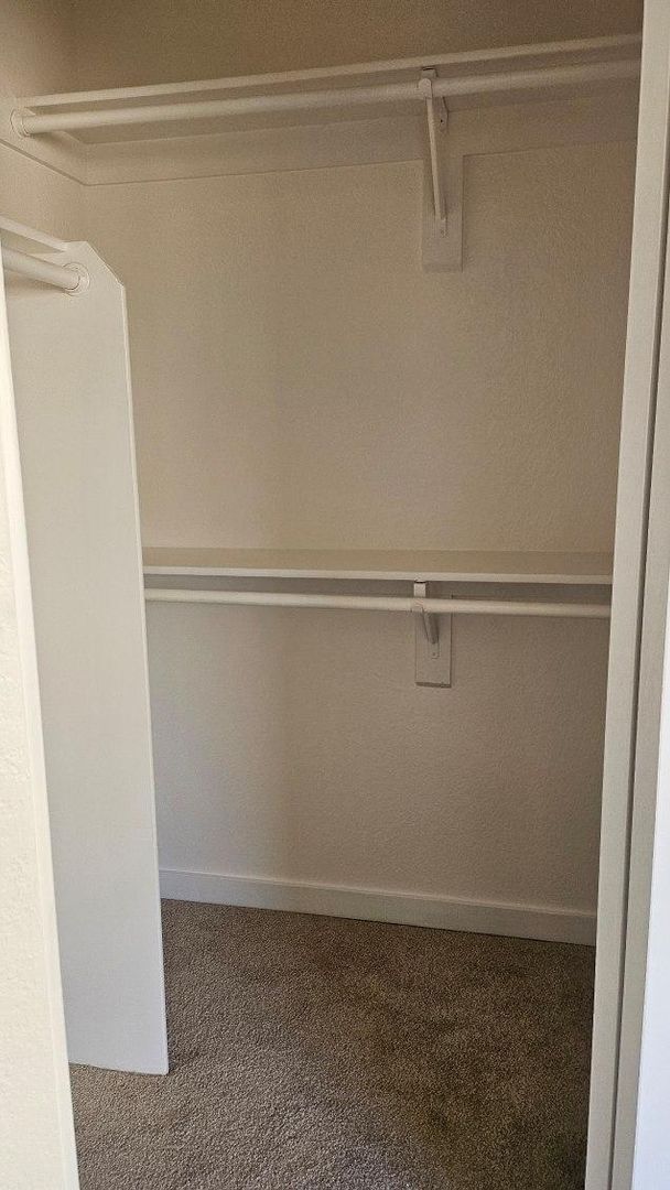 Building Photo - FREE RENT/EARLY ENTRY  1 bedroom 1 bath Beautiful Upstairs Unit in Prime Location