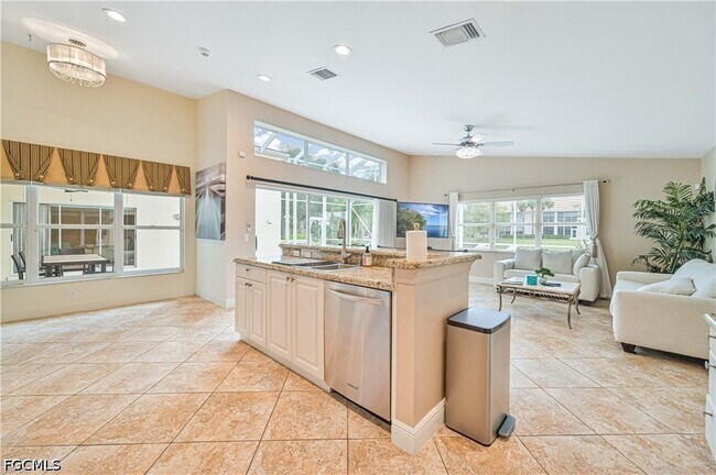 Building Photo - 14980 Lake Olive Dr
