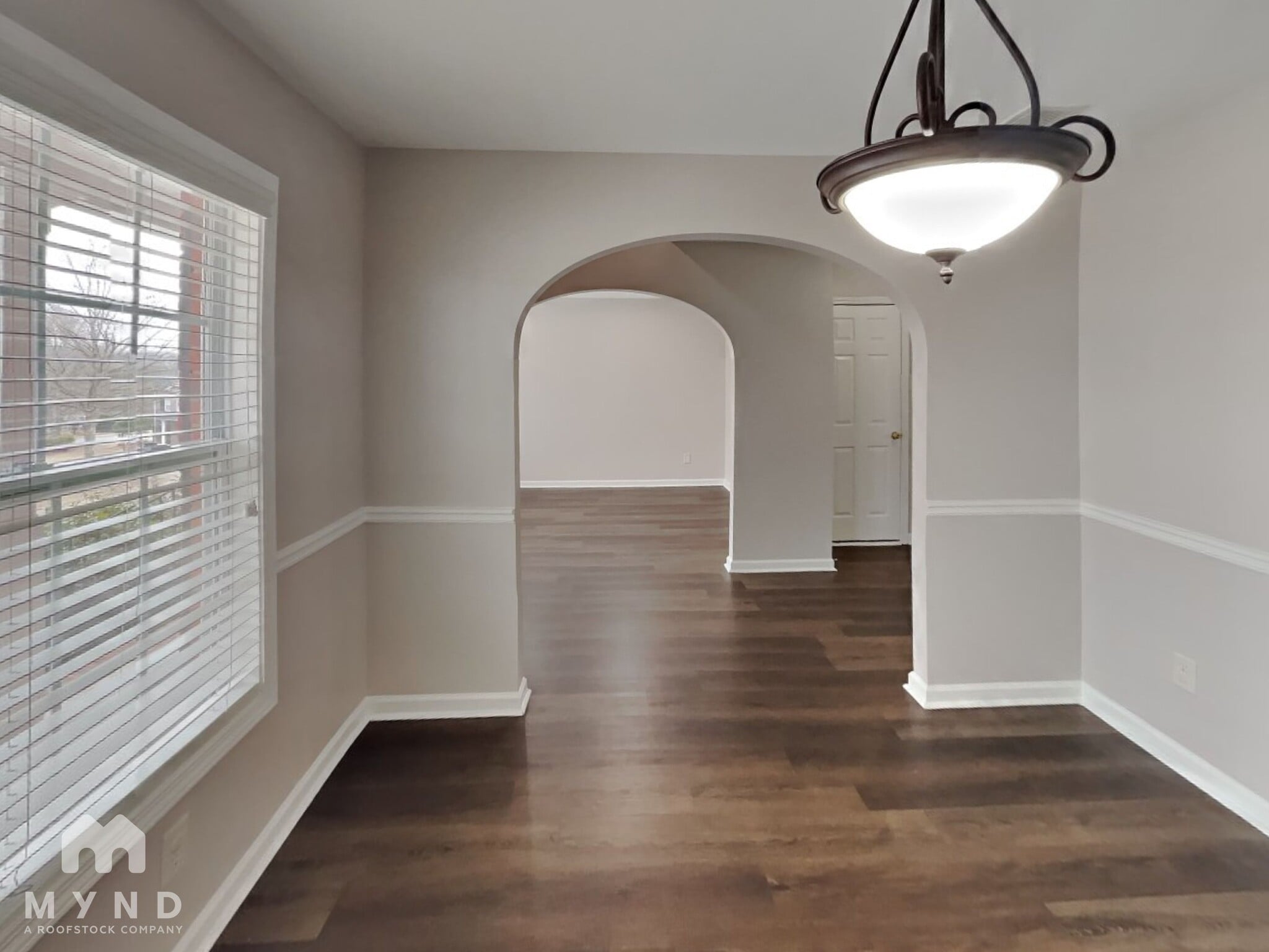 Building Photo - 6062 Park Bend Ave