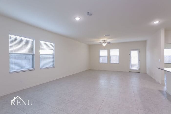 Building Photo - 35285 W San Capistrano Ave