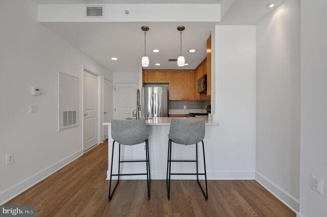 Building Photo - 3600 S Glebe Rd