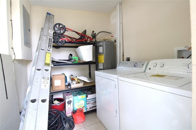 Building Photo - 5118 Anzio St