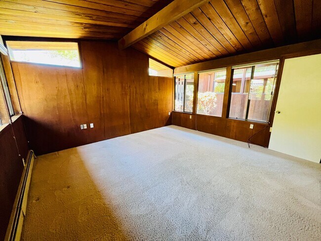 Building Photo - Stunning 4 Bed 2 Bath Eichler near Midtown...