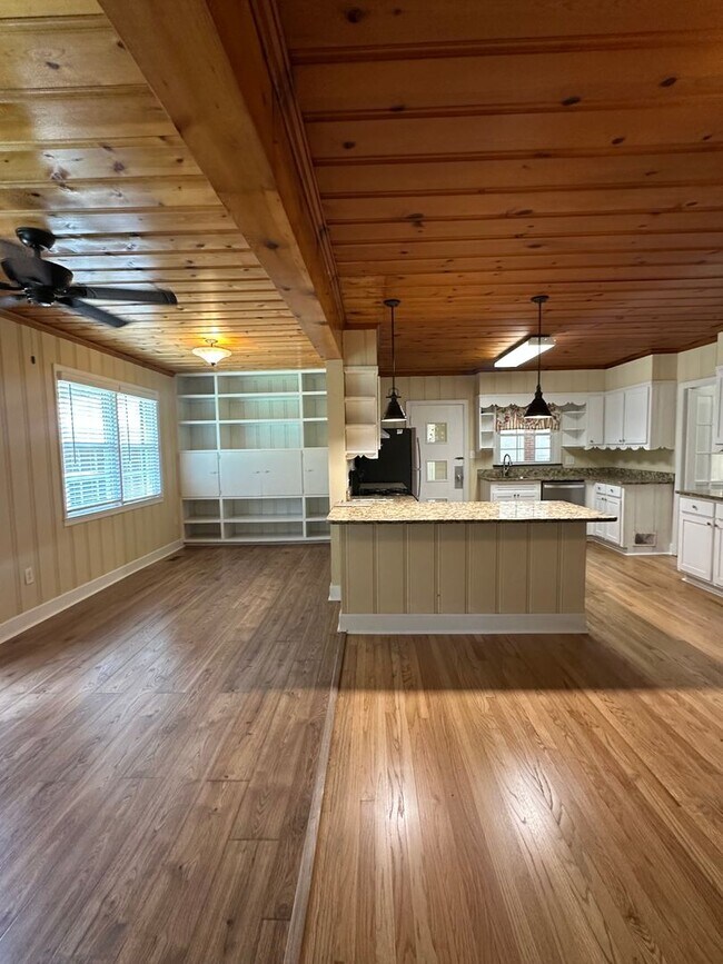 Building Photo - 3 Bedroom Ranch in Gainesville!