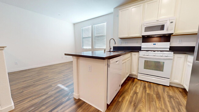 Building Photo - Fresh 3-Bed, 2-Bath Home in Natomas Crossing — Perfect for Commuters