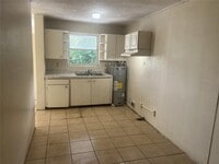 Building Photo - 543 Division St