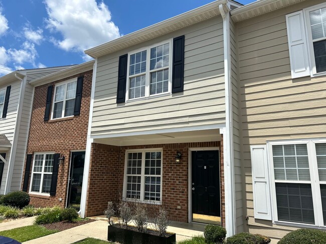 Building Photo - Updated 2 Bed | 2.5 Bath Townhouse in Clayton