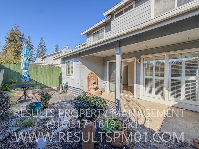 Building Photo - Cozy Roseville 3 Bed 2.5 Bath