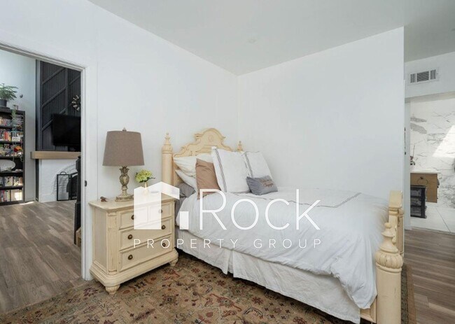 Building Photo - Contemporary 2 Bedroom plus Office/Bonus Room with Loft near Uptown and Plaza Districts   ~One Mo...