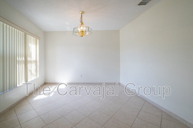 Building Photo - 1215 Kempton Chase Pkwy