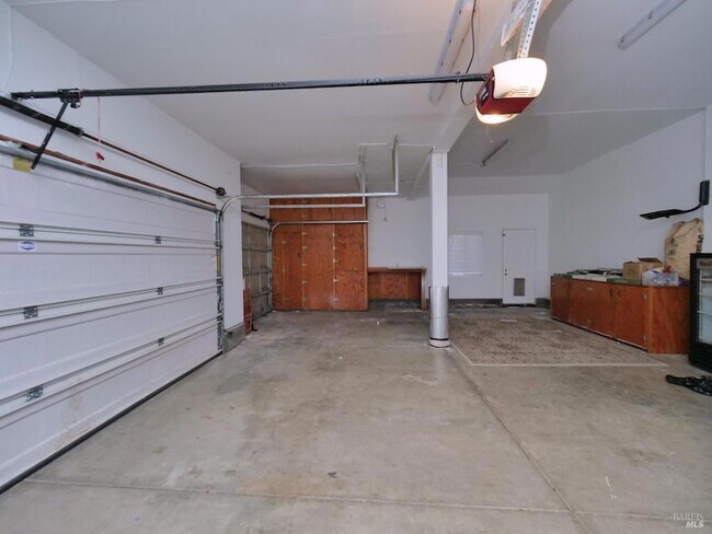 Building Photo - 3500 Crownridge Dr
