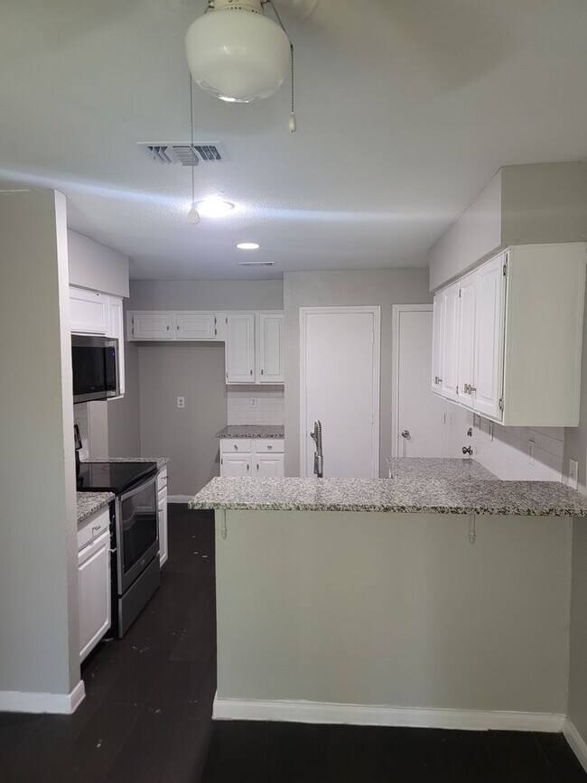 Building Photo - 2119 Misty Meadow Ct