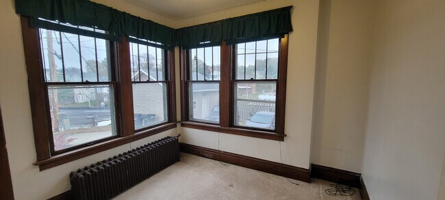 Building Photo - 632 Wilson St