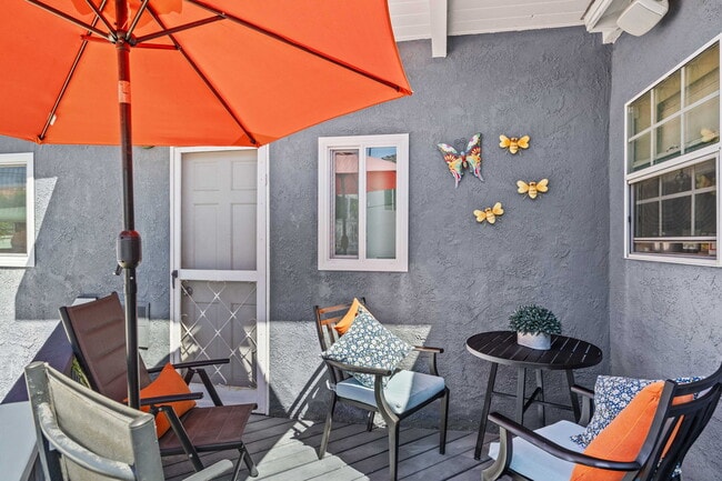 upper deck - 3525 N Poinsettia Ave