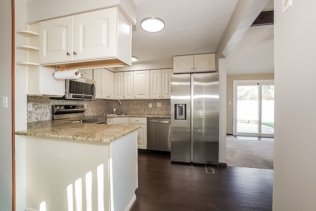 Building Photo - 8975 Cambridge Dr